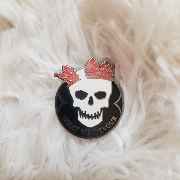 What we Devour, enamel pin skull - Picture 2 of 4